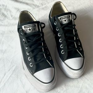 {converse} black platform tennis shoes